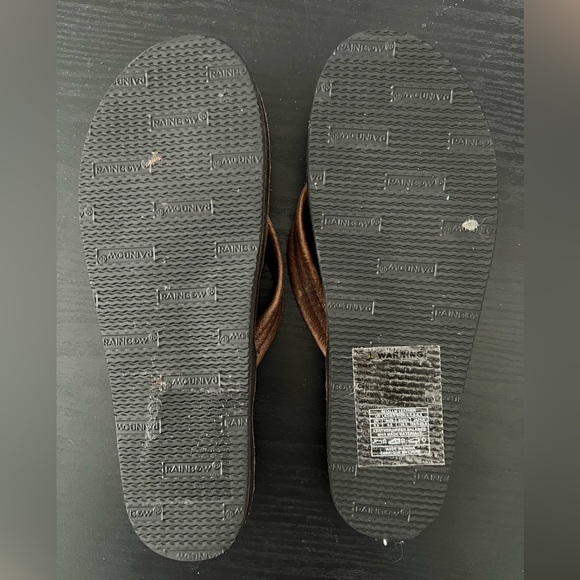 Rainbows Flip Flops- size 8 - Picture 3 of 3